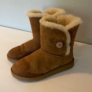 Kids Bailey button UGGs